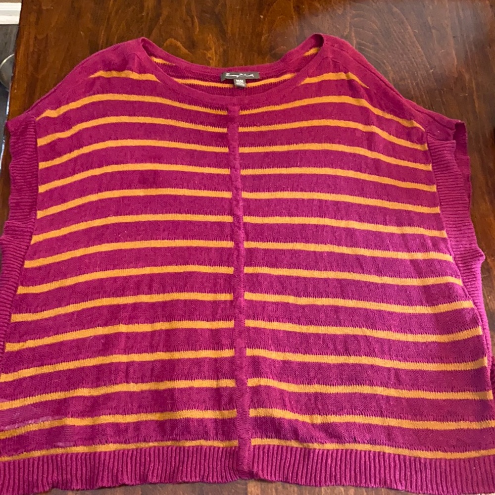 Sweater tank vest. Burgundy and Gold